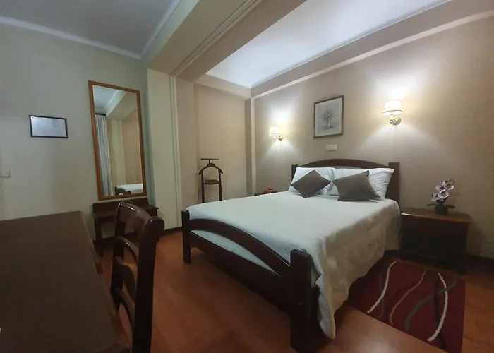 Peninsular Hotel 3*