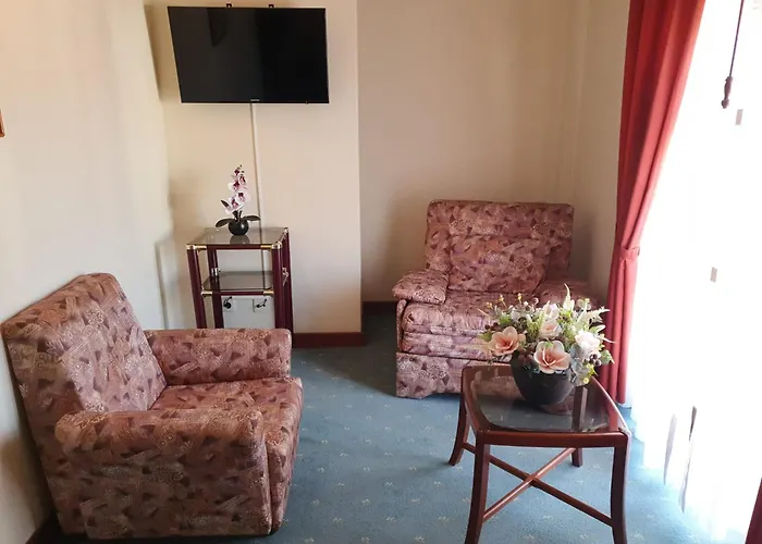 Peninsular Hotel 3*